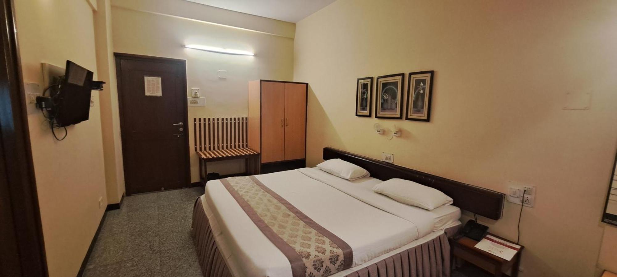 Hotel Swaroop Pune Luaran gambar