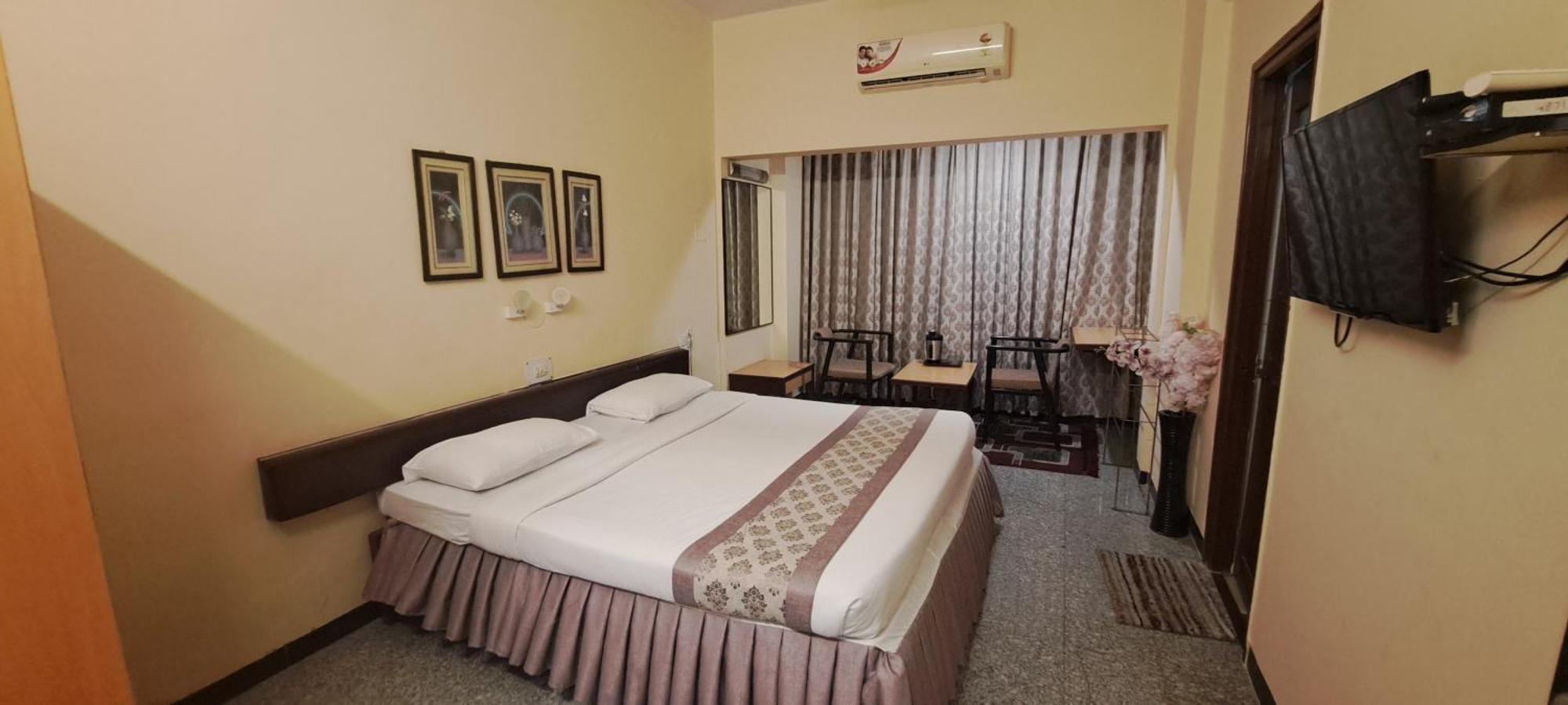 Hotel Swaroop Pune Luaran gambar