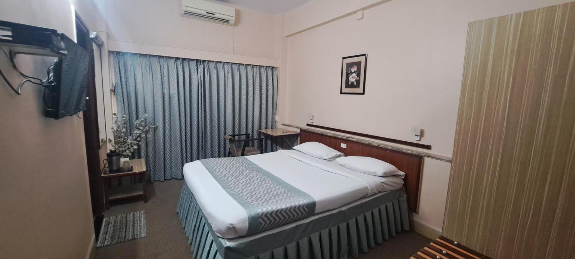 Hotel Swaroop Pune Luaran gambar