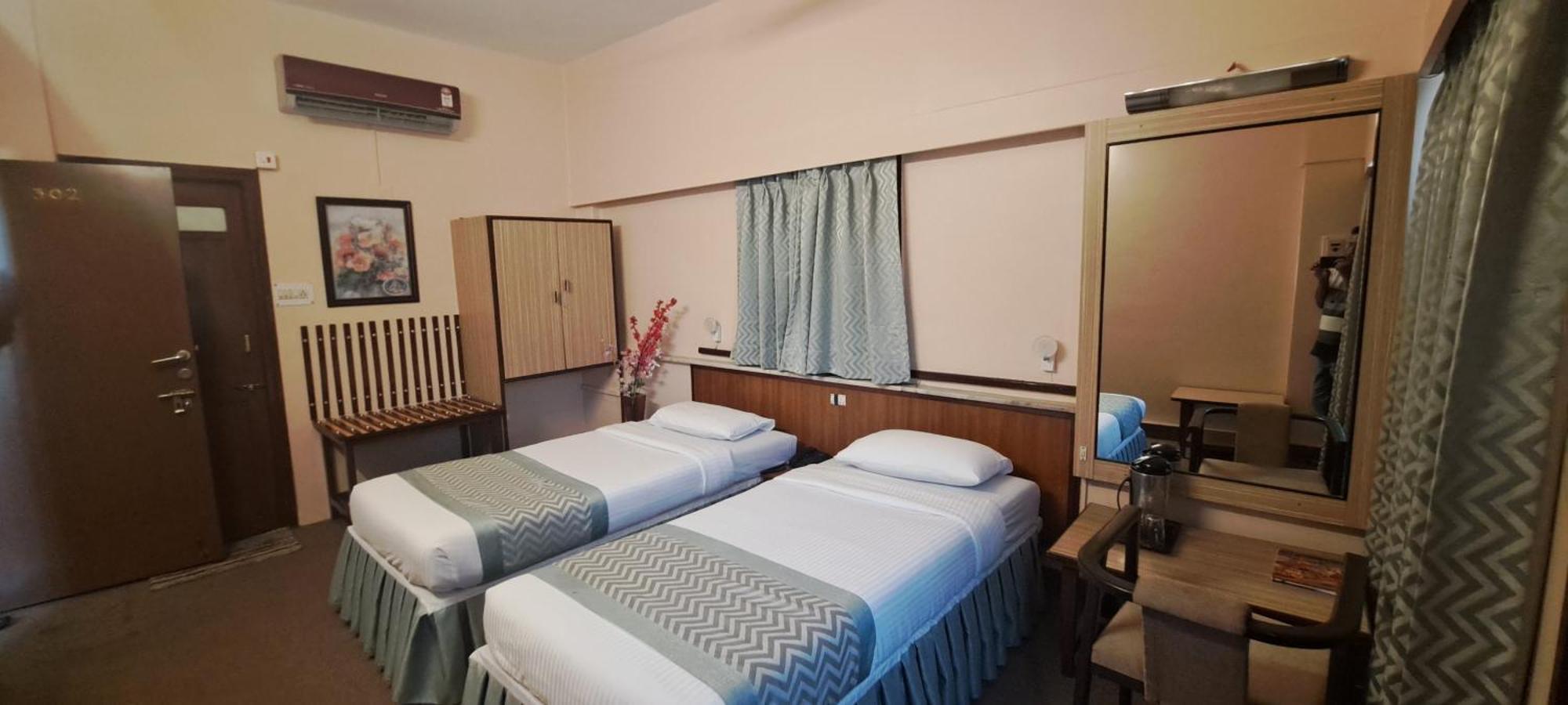 Hotel Swaroop Pune Luaran gambar