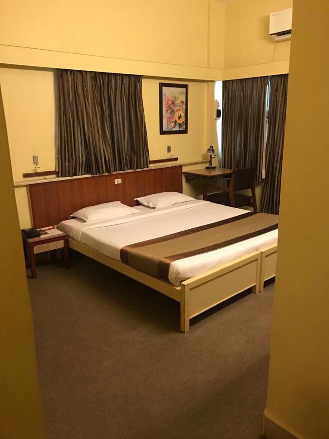 Hotel Swaroop Pune Luaran gambar
