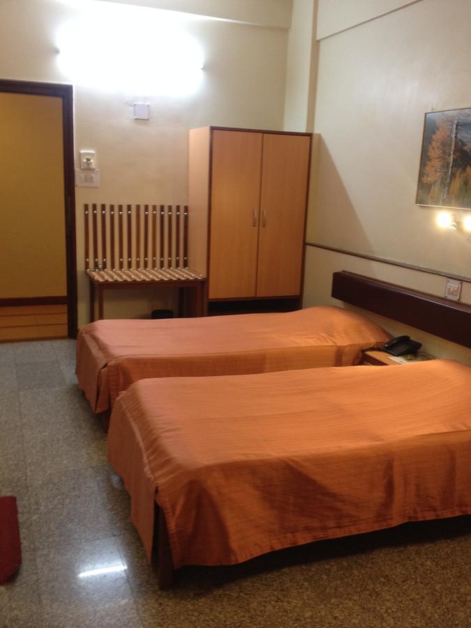 Hotel Swaroop Pune Luaran gambar